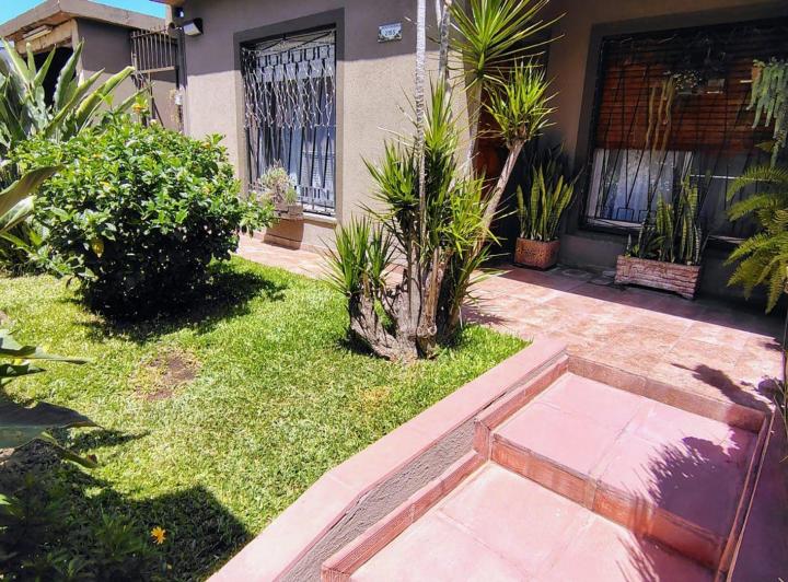 Casa · 250m² · 4 Ambientes · 8 Cocheras