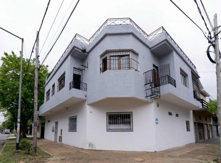 Casa · 140m² · 8 Ambientes · 2 Cocheras