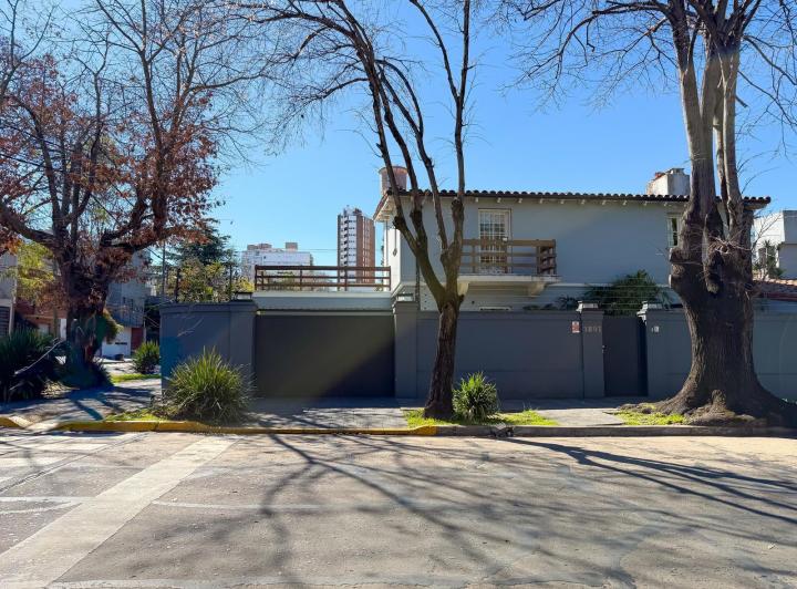 Casa · 250m² · 5 Ambientes