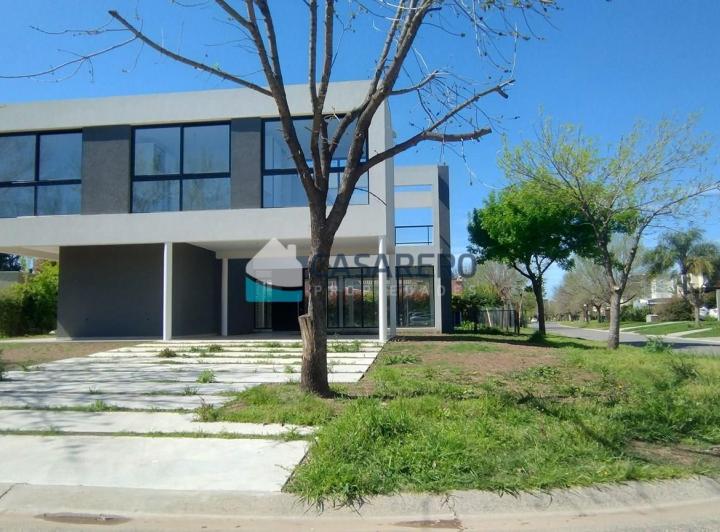 Casa · 250m² · 6 Ambientes · 1 Cochera