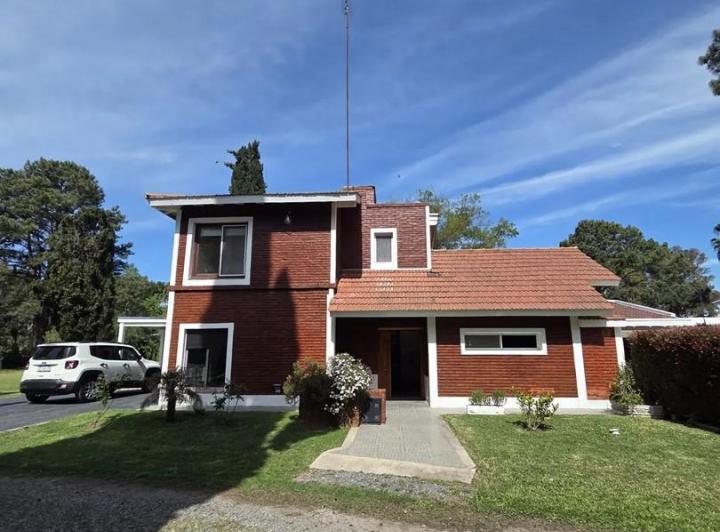 Casa · 180m² · 5 Ambientes · 2 Cocheras