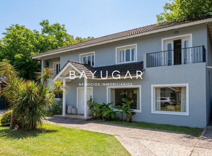 Casa · 230m² · 7 Ambientes