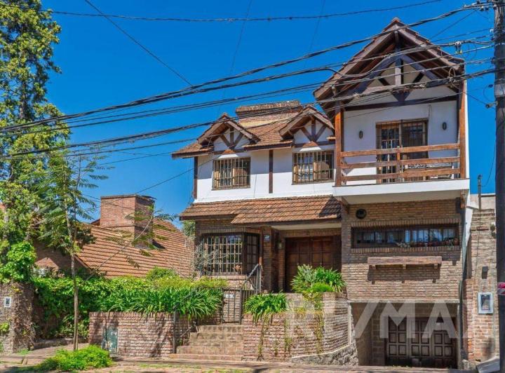 Casa · 377m² · 6 Ambientes · 1 Cochera