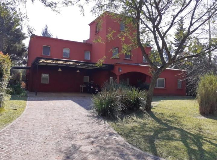 Casa · 319m² · 5 Ambientes · 1 Cochera