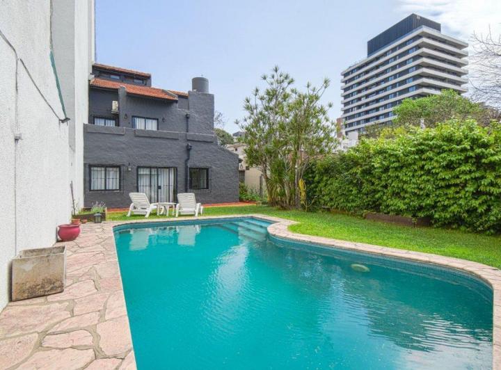 Casa · 226m² · 6 Ambientes · 1 Cochera