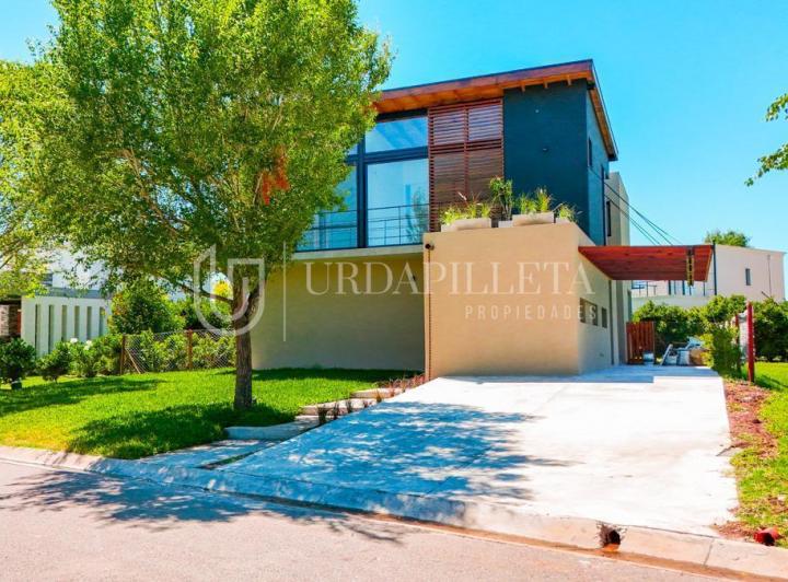 Casa · 615m² · 6 Ambientes · 2 Cocheras