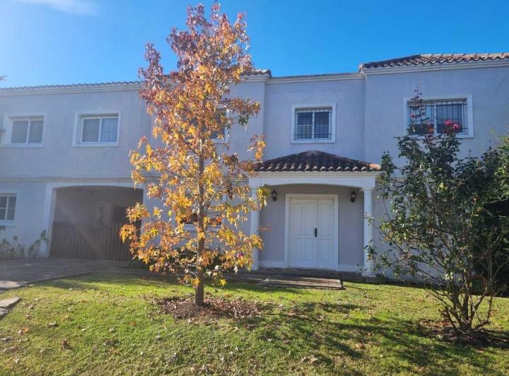 Casa · 226m² · 5 Ambientes · 3 Cocheras