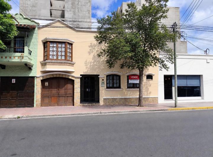 Casa · 292m² · 7 Ambientes · 1 Cochera