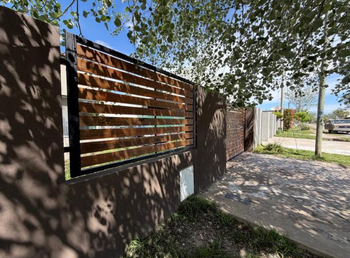 Casa · 70m² · 3 Ambientes · 2 Cocheras