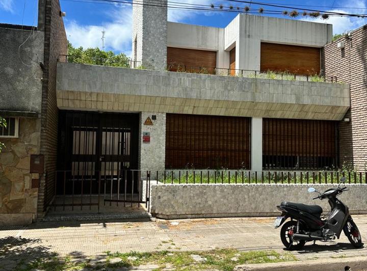 Casa · 200m² · 6 Ambientes · 1 Cochera
