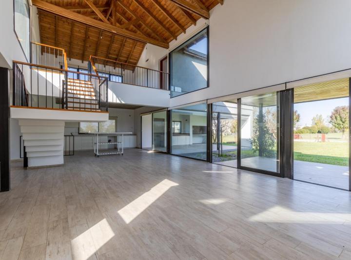 Casa · 260m² · 7 Ambientes · 2 Cocheras