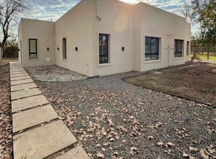 Casa · 85m² · 3 Ambientes · 1 Cochera