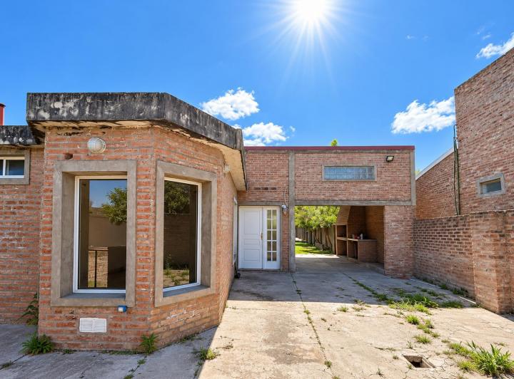 Casa · 750m² · 7 Ambientes · 2 Cocheras