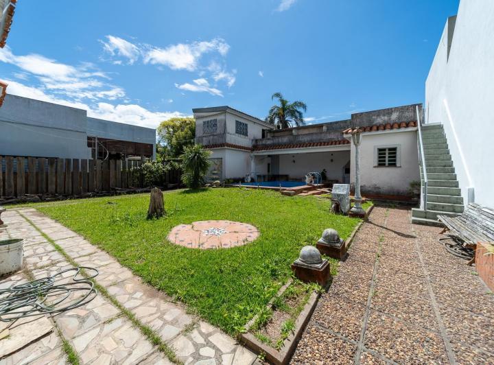 Casa · 227m² · 5 Ambientes · 1 Cochera