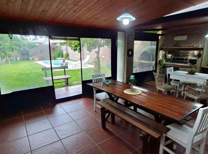 Casa · 105m² · 5 Ambientes · 4 Cocheras