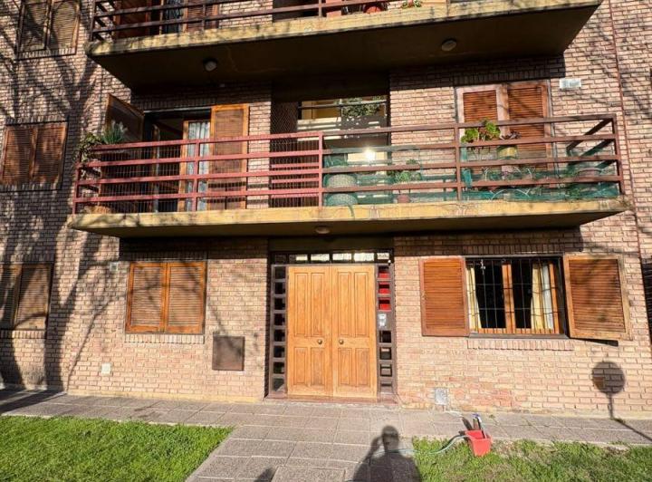 Departamento · 80m² · 6 Ambientes · 1 Cochera
