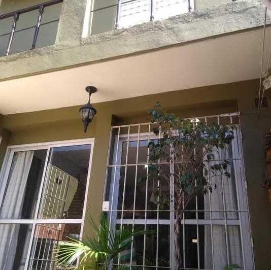 Casa · 90m² · 7 Ambientes · 1 Cochera