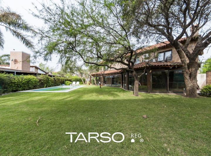 Casa · 420m² · 8 Ambientes · 3 Cocheras