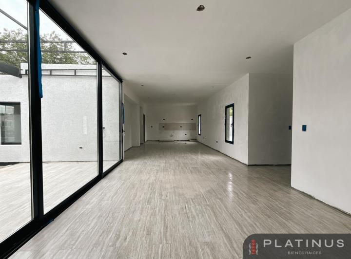 Casa · 140m² · 5 Ambientes · 2 Cocheras