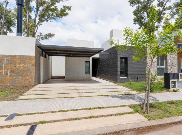 Casa · 110m² · 4 Ambientes · 2 Cocheras