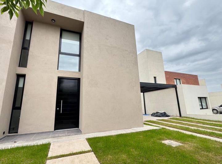Casa · 140m² · 5 Ambientes · 2 Cocheras