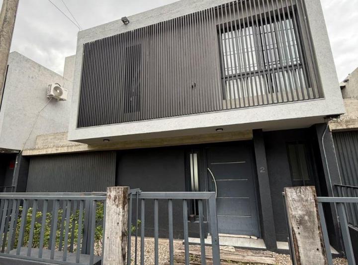 Casa · 200m² · 4 Ambientes · 1 Cochera