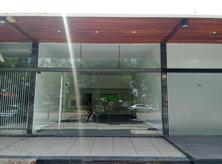Local comercial · 74m² · 1 Ambiente