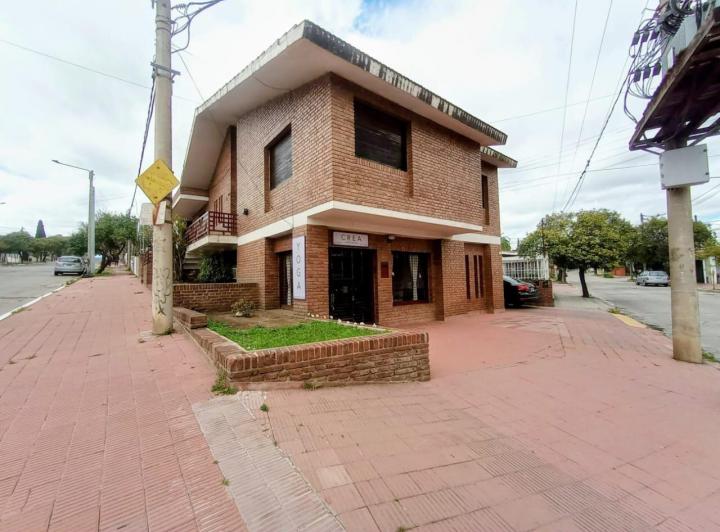 Casa · 260m² · 5 Ambientes · 4 Cocheras