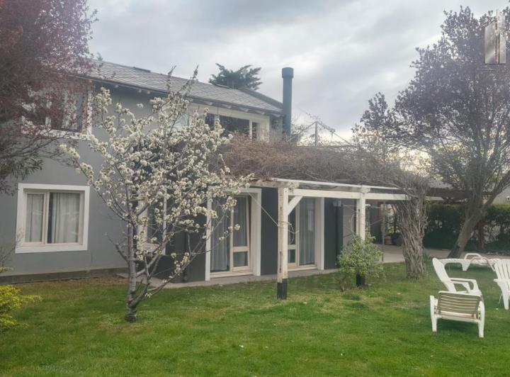 Casa · 840m² · 2 Dormitorios