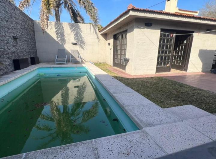 Casa · 180m² · 4 Ambientes · 2 Cocheras