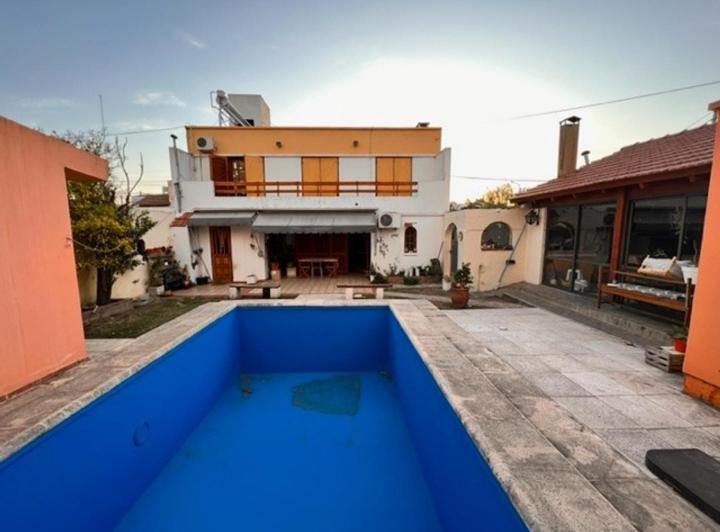 Casa · 259m² · 5 Ambientes · 2 Cocheras