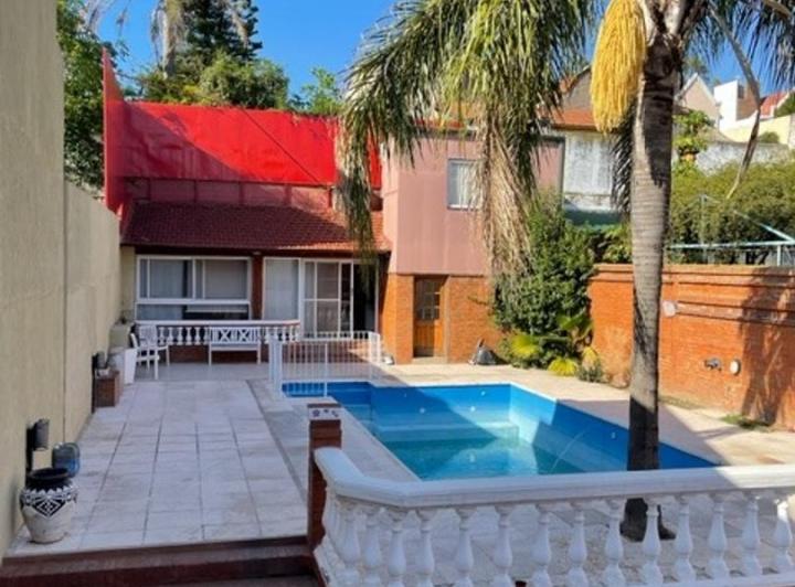 Casa · 350m² · 5 Ambientes · 2 Cocheras