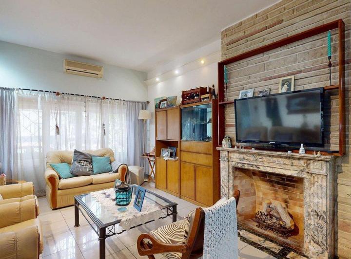 Casa · 235m² · 5 Ambientes · 1 Cochera