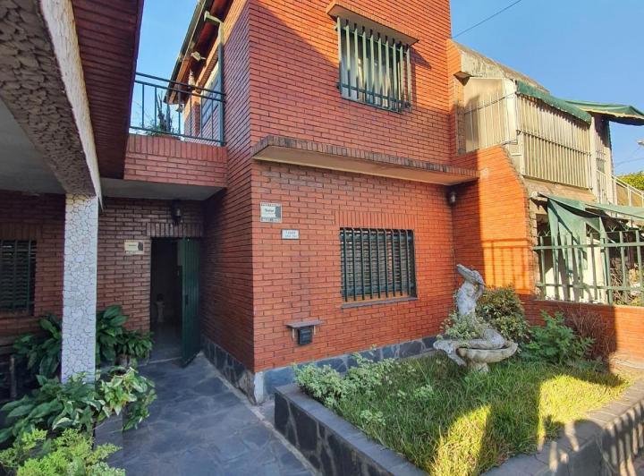 Casa · 80m² · 4 Ambientes · 1 Cochera