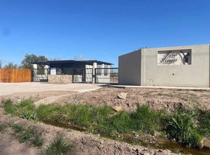 Terreno · 976m²