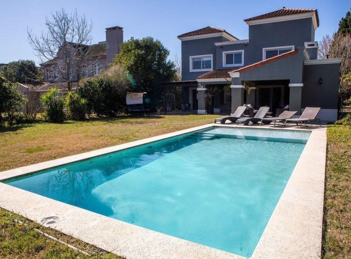Casa · 197m² · 5 Ambientes · 2 Cocheras