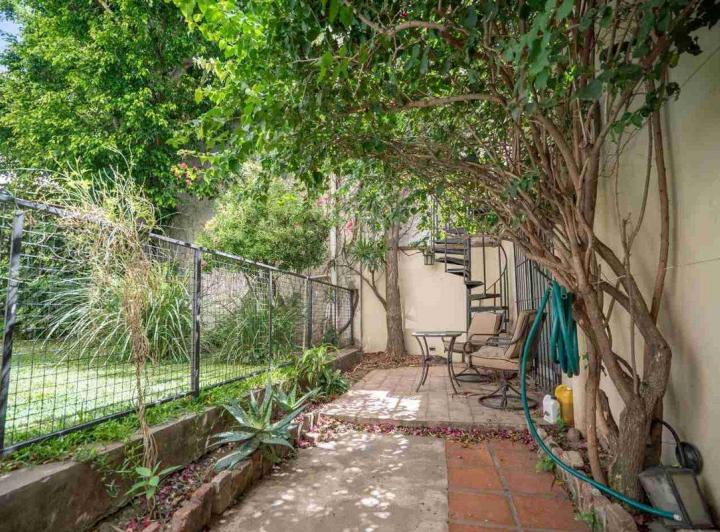 Casa · 240m² · 6 Ambientes · 1 Cochera