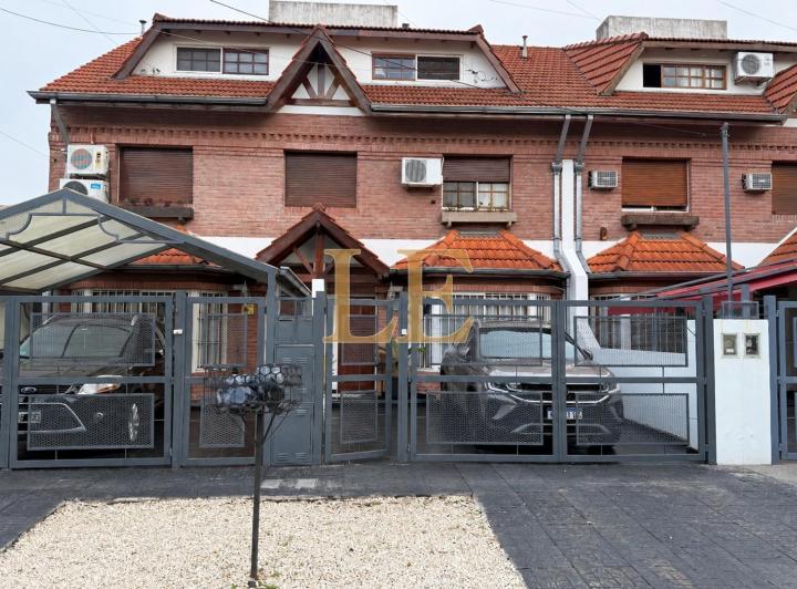 Casa · 140m² · 4 Ambientes · 1 Cochera