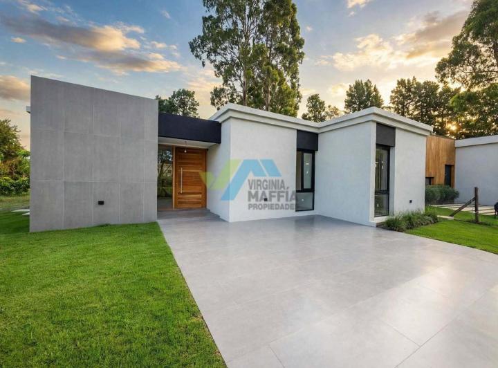 Casa · 135m² · 4 Ambientes · 2 Cocheras