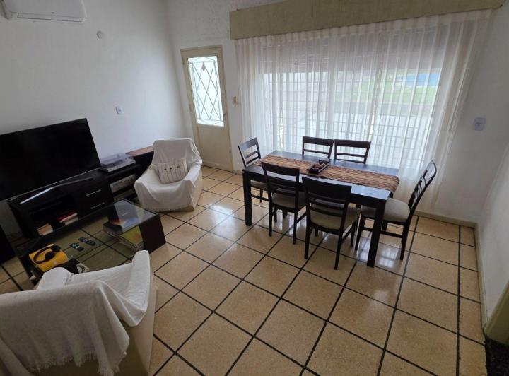 Casa · 145m² · 5 Ambientes · 2 Cocheras
