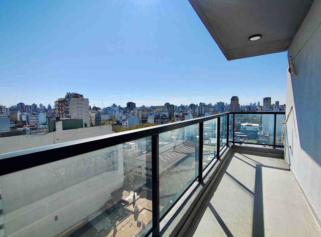 VENTA 3 AMBIENTES BALCON LUZ SUM TERRAZA PISO ALTO