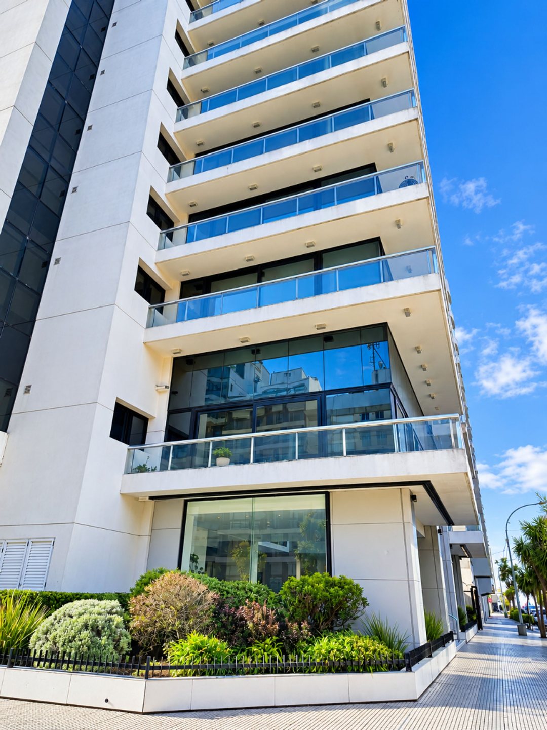 EXCLUSIVO 3 AMB. -EDIFICIO DELFI IV- B° LA PERLA