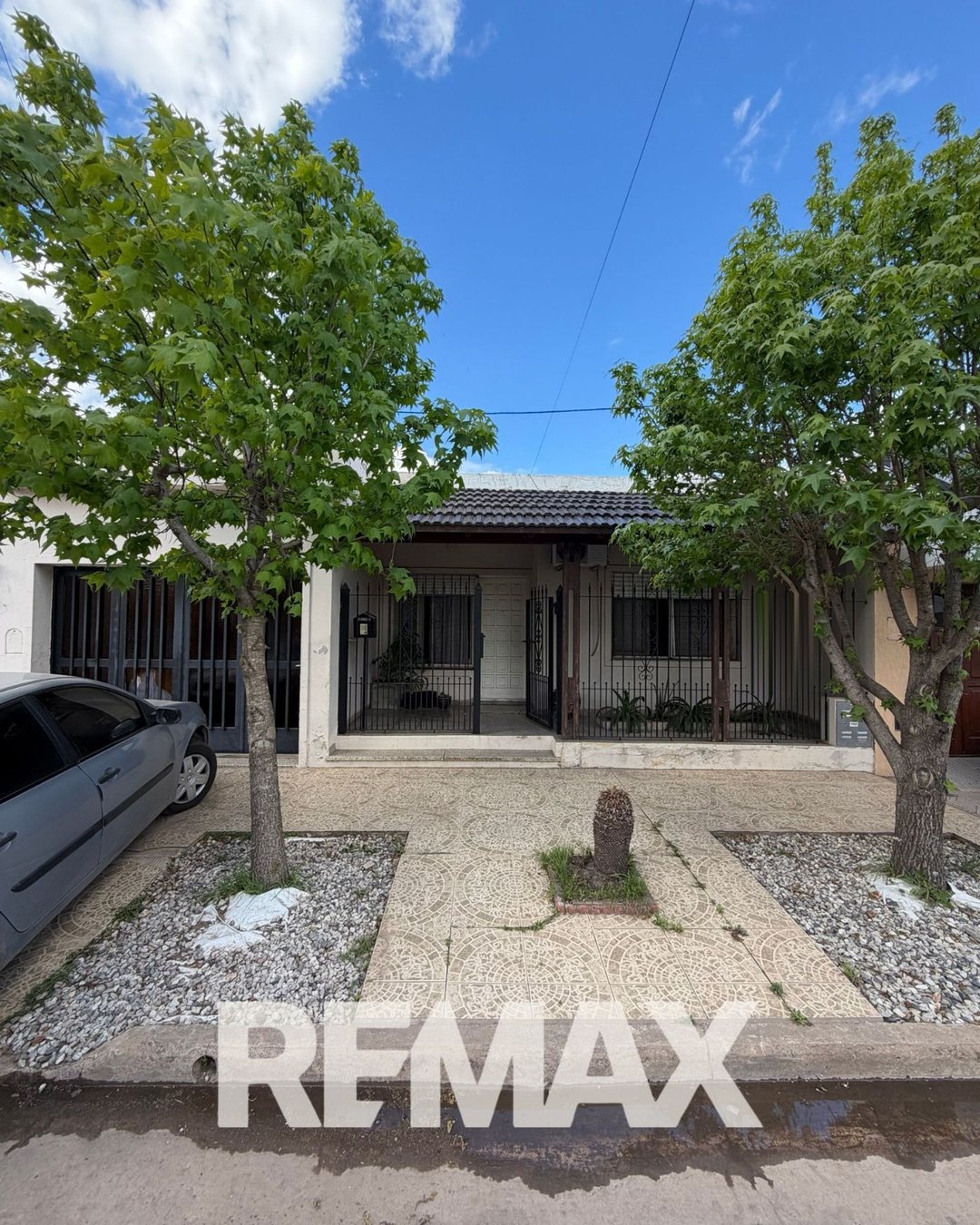 EXCELENTE CASA EN FIRMAT– LISTA PARA HABITAR