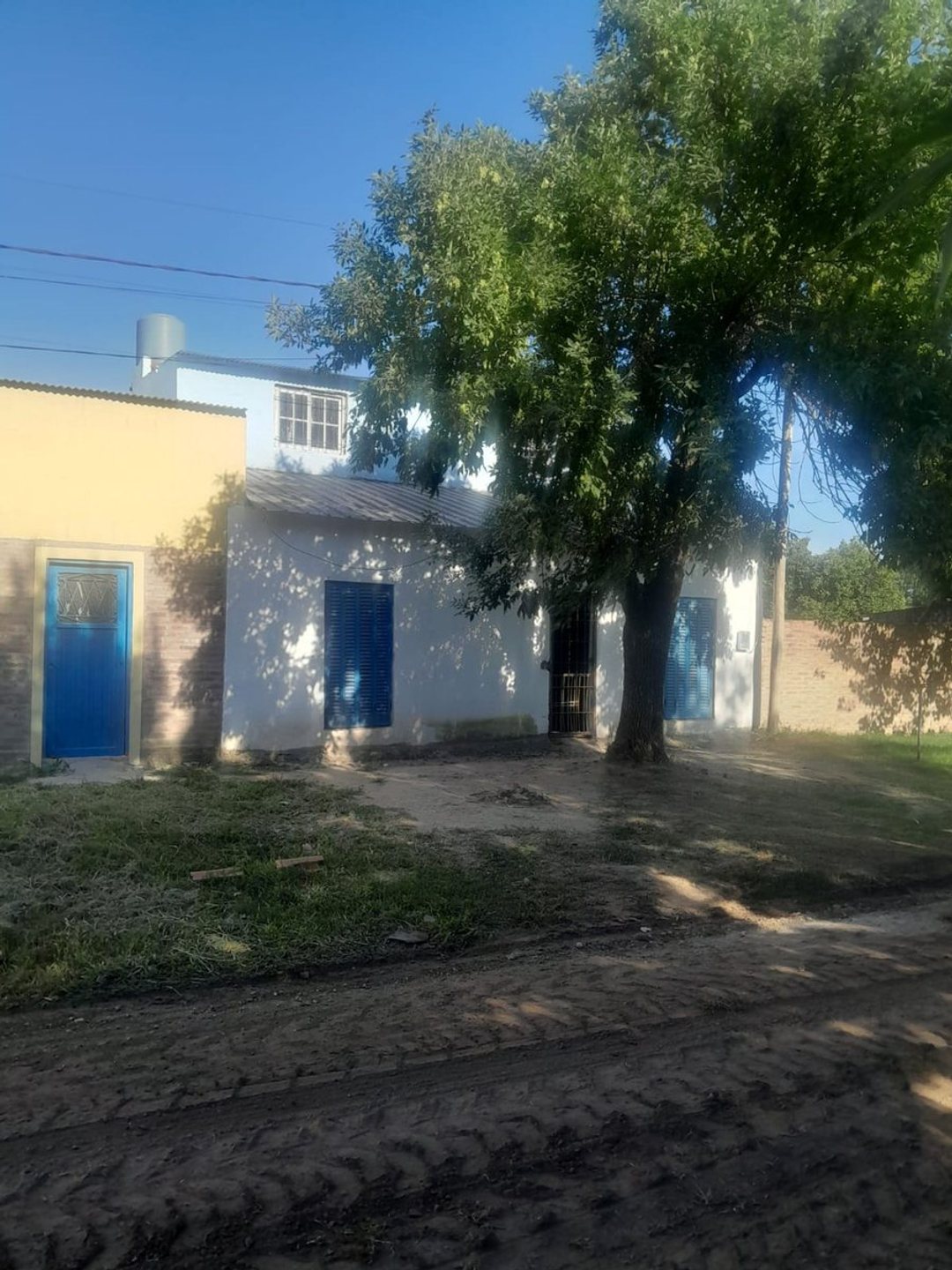 VENTA CASA Y DPTOS EN ADELINA OESTE