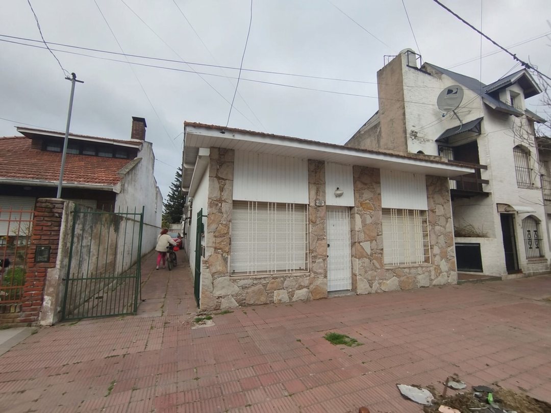 Alquiler depósito zona playa 85 y 22