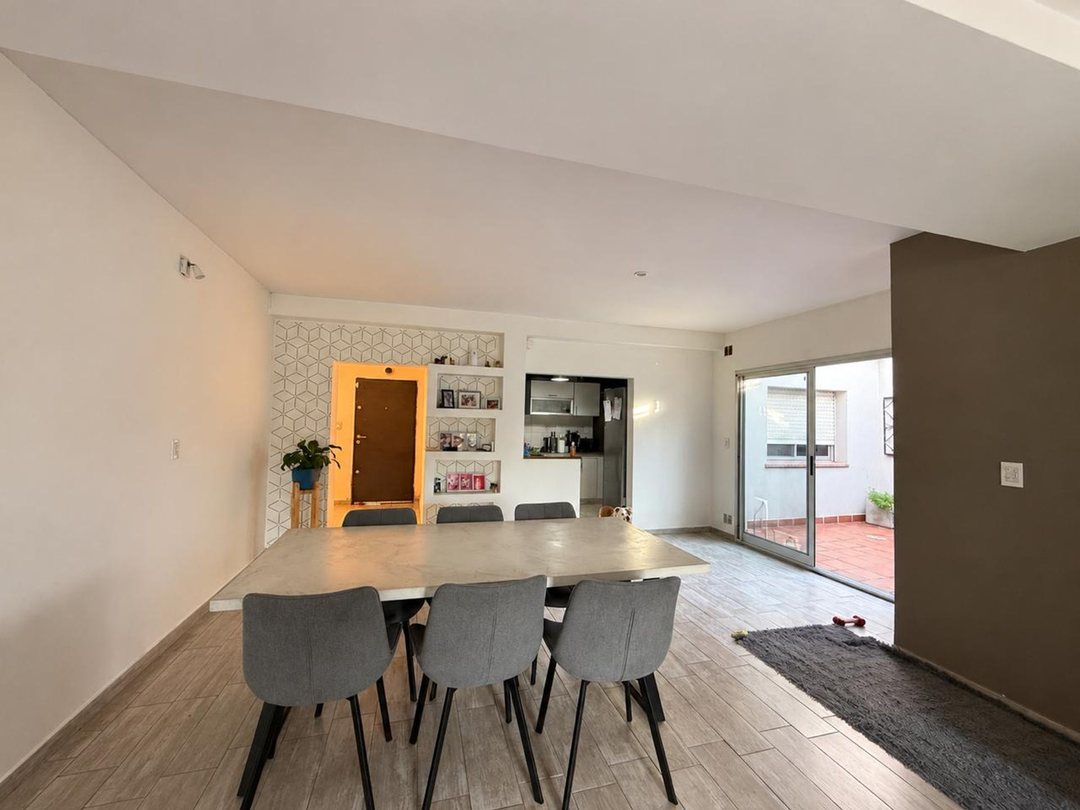 CASA 6 AMBIENTES EN VENTA MARMOL JARDIN Y QUINCHO