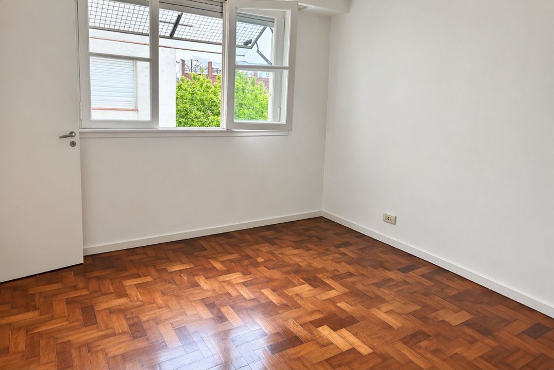 VENTA AMPLIO 2 AMBIENTES, 2DO PISO POR ESCALERA