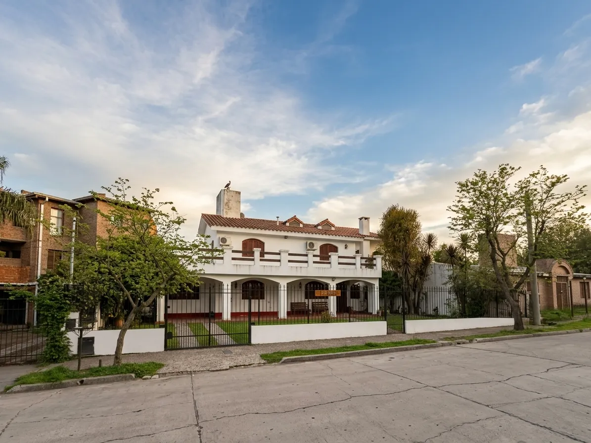 OPORTUNIDAD CASA 500 m2 - B° GRANJA DE FUNES (JX)