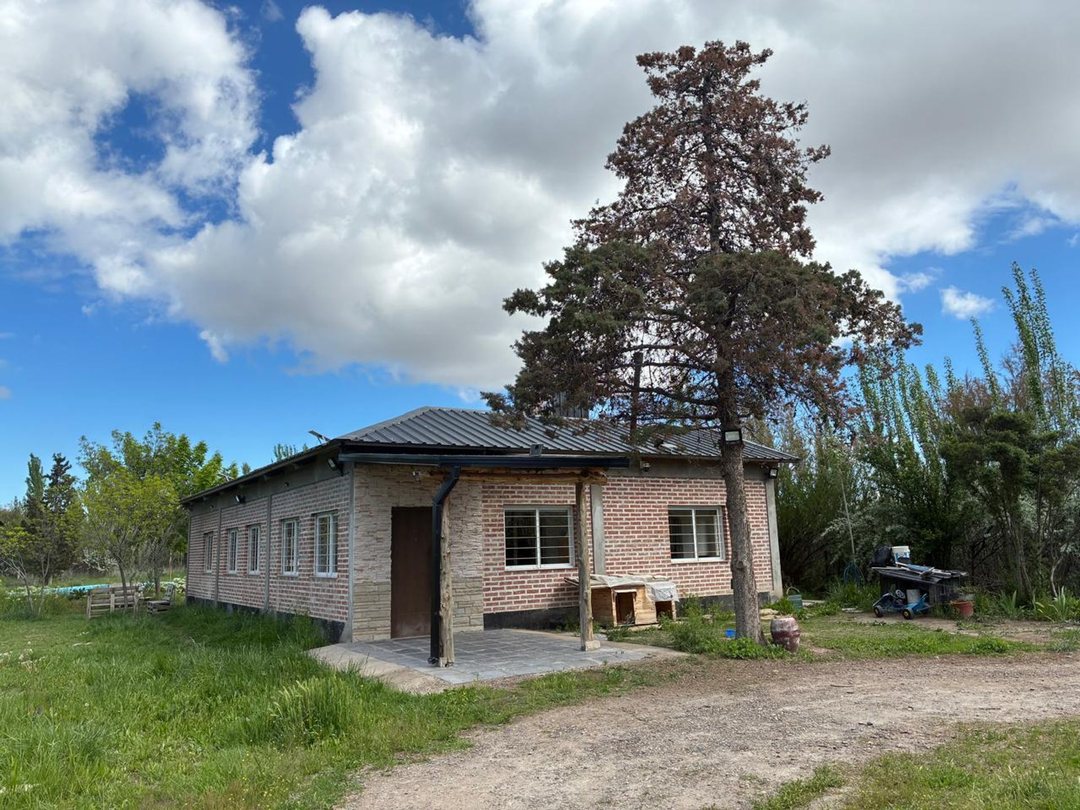 CASA QUINTA EN VENTA EN STEFENELLI MAS DE 2 HA