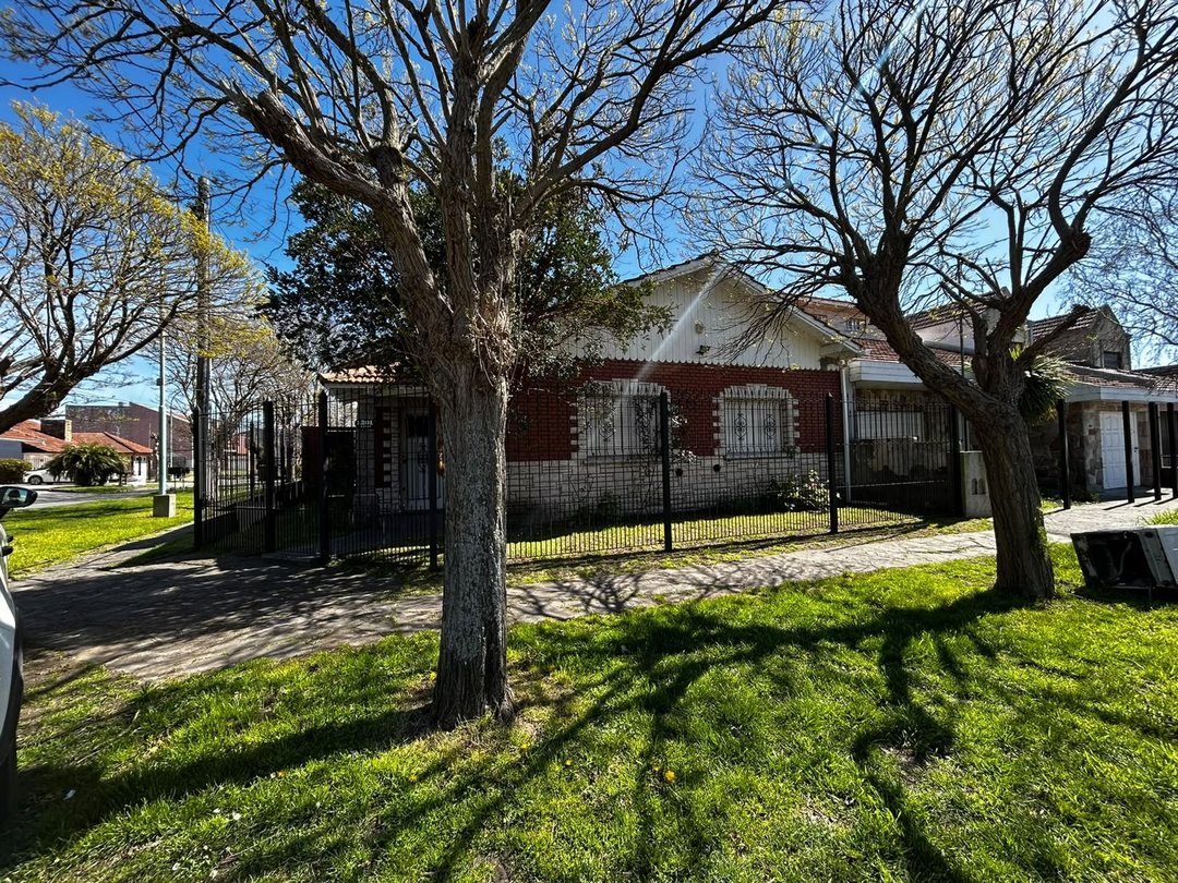 CASA 5 AMBIENTES VENTA CONSTITUCION QUINCHO HOGAR